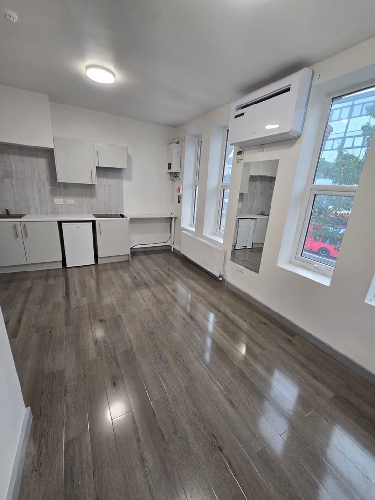 1 bedroom flat in 8A chapel rd Ilford London IG1 2AG
