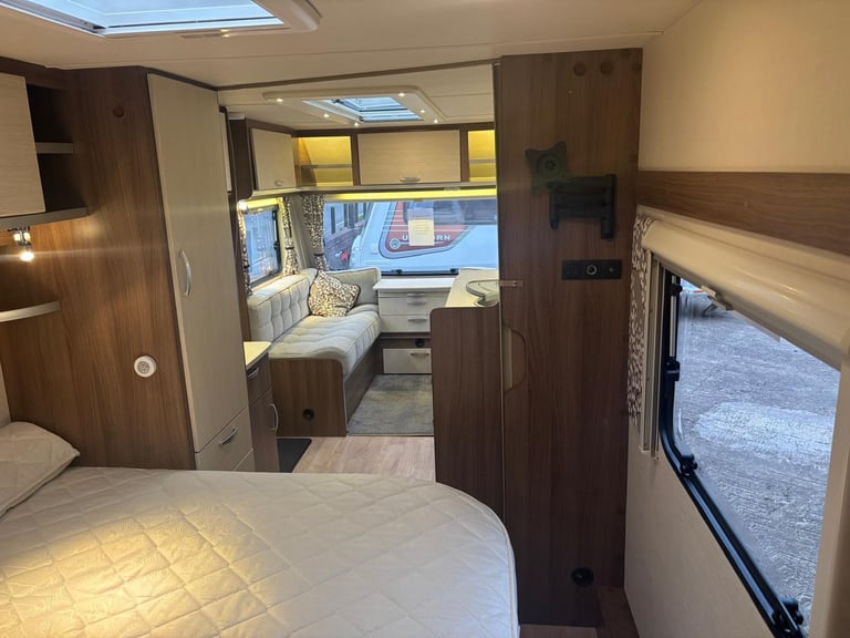 2019 VENUS 570-4, LIGHT WEIGHT FIXED BED, ONE OWNER, MOVER, ............NOW SOLD