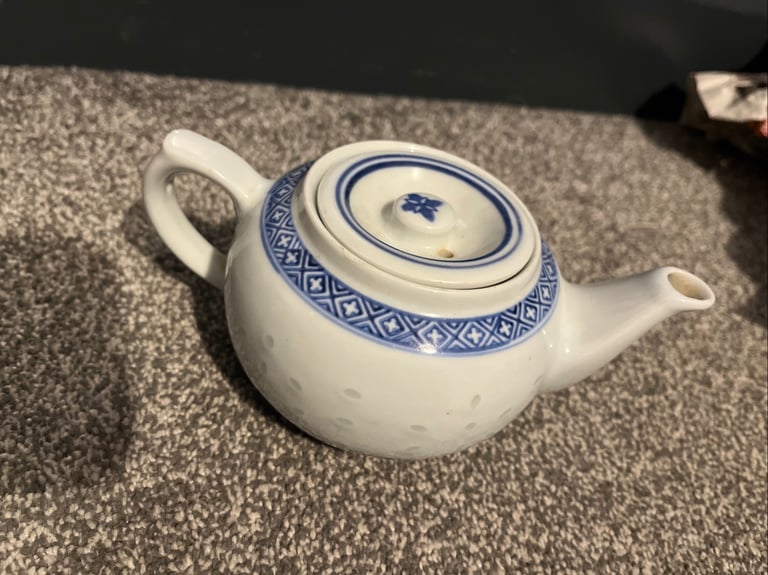 Vintage Chinese tea pot