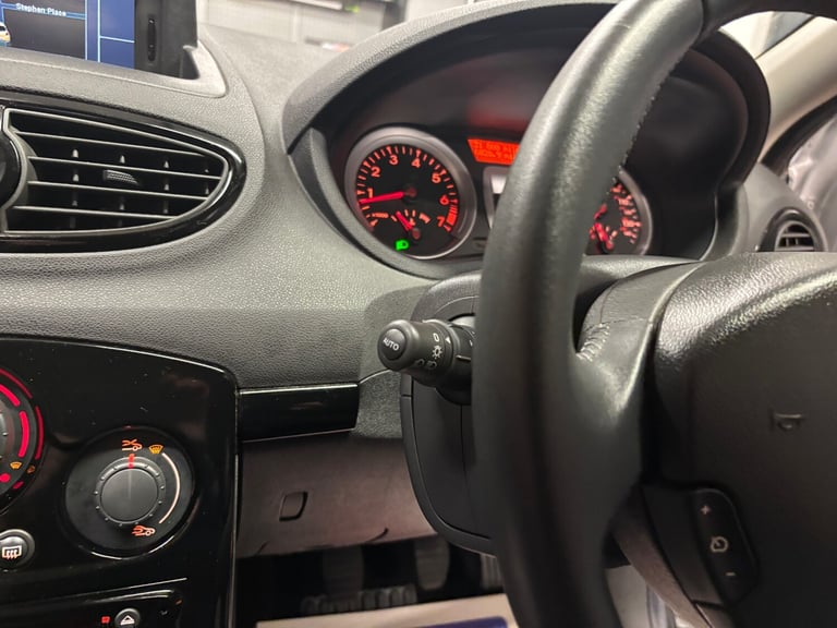 2012 Renault Clio 1.2 16V Dynamique TomTom 5dr HATCHBACK Petrol Manual