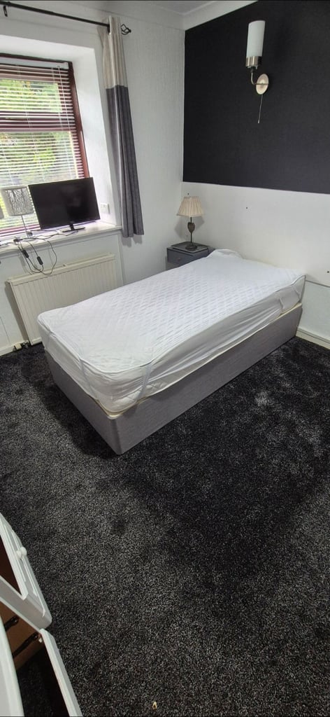 Single divan with drawers and mattress