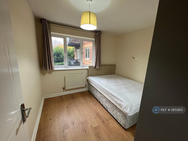 2 bedroom flat in Temple Place, Reading, RG1 (2 bed) (#2652813)