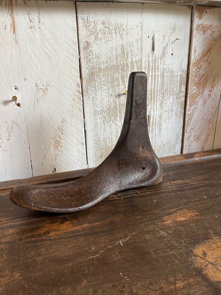 Vintage Cast Iron Cobbler’s Boot Last – Antique Shoemaking Tool / Industrial Decor