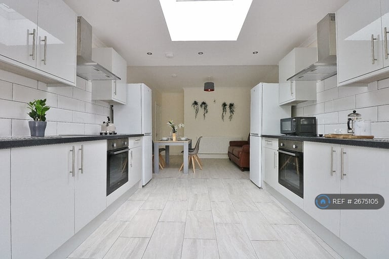 1 bedroom in The Fairway, London, W3 (#2675105)