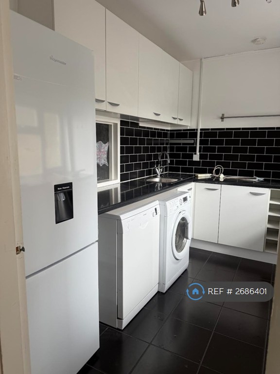 1 bedroom in Uxbridge, Uxbridge, UB8 (#2686401)