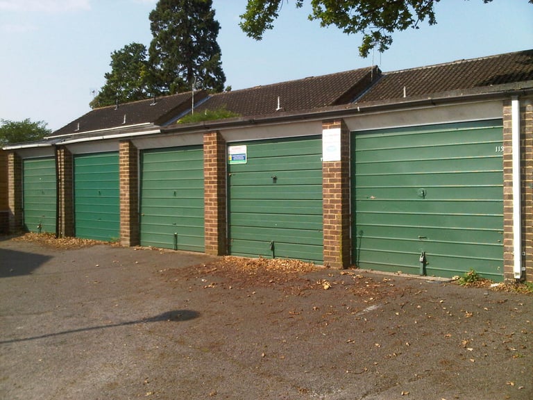 Garage/Parking/Storage to Rent: Longridge Close, Reading, RG30 2QF