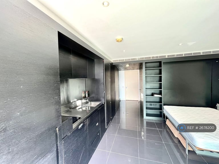 Studio flat in Pan Peninsula Square, London, E14 (#2678200)