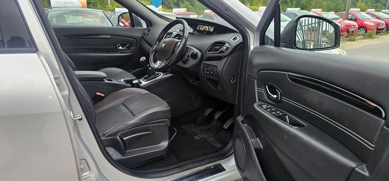 RENAULT SCENIC 1.6 Dynamique TomTom 1.6 110 2015