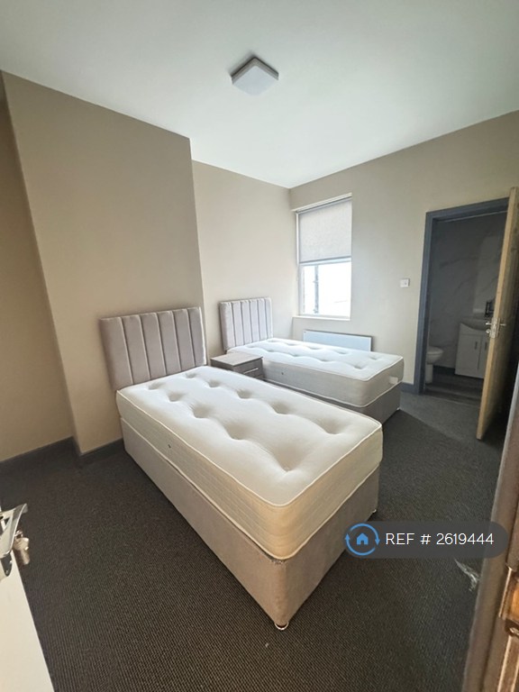 6 bedroom house in Keswick Road, Blackpool, FY1 (6 bed) (#2619444)