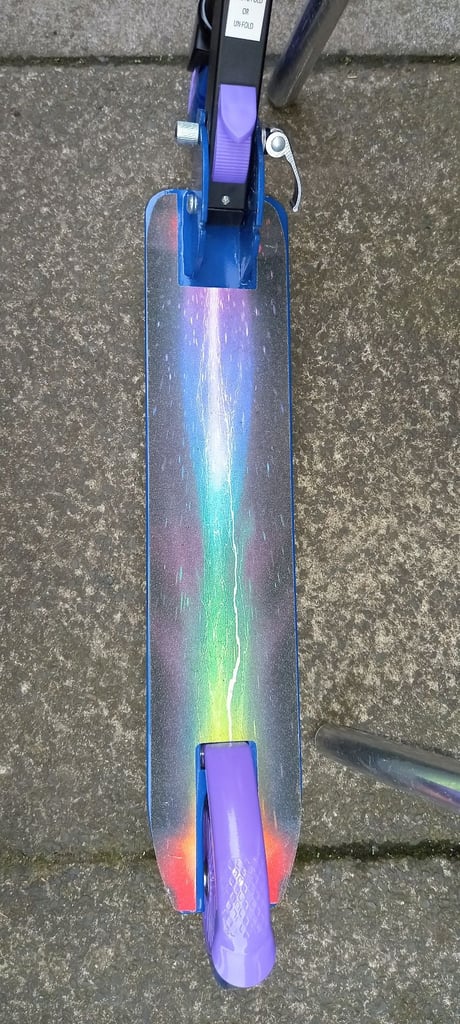 SCOOTER WITH STROBE LIGHTS