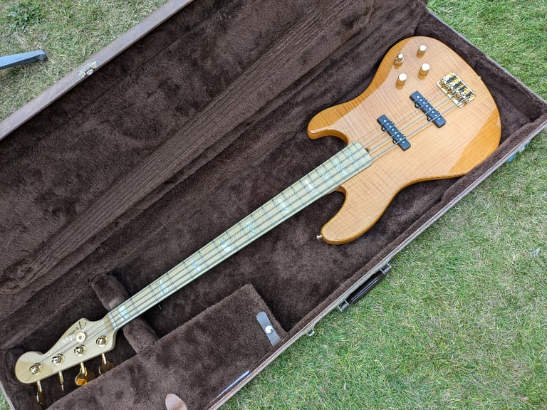AMERICAN FENDER DELUXE JAZZ BASS FMT