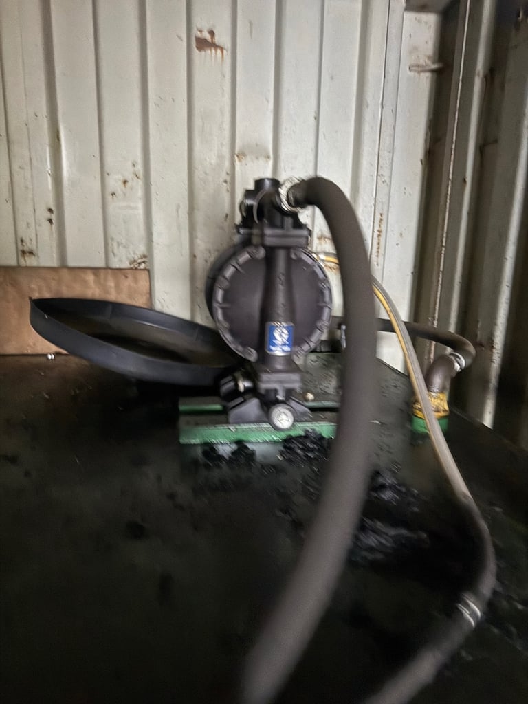 Engine oil hydraulic oil and waste oil tanks in 20ft container 