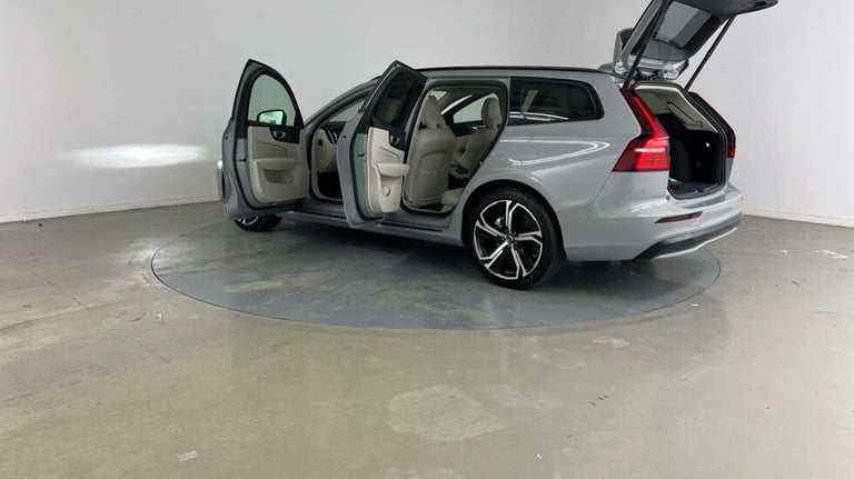2025 Volvo V60 Plus, B4 Mild hybrid, Petrol, Dark Estate Petrol Automatic