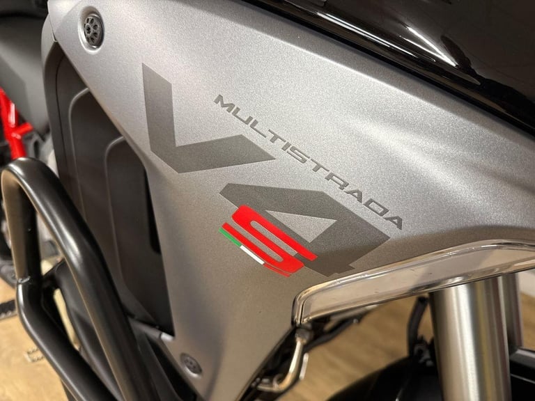 2025 Ducati Multistrada V4 S black Manual