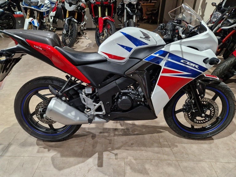 image for HONDA CBR 125 IN WHITE AND RED