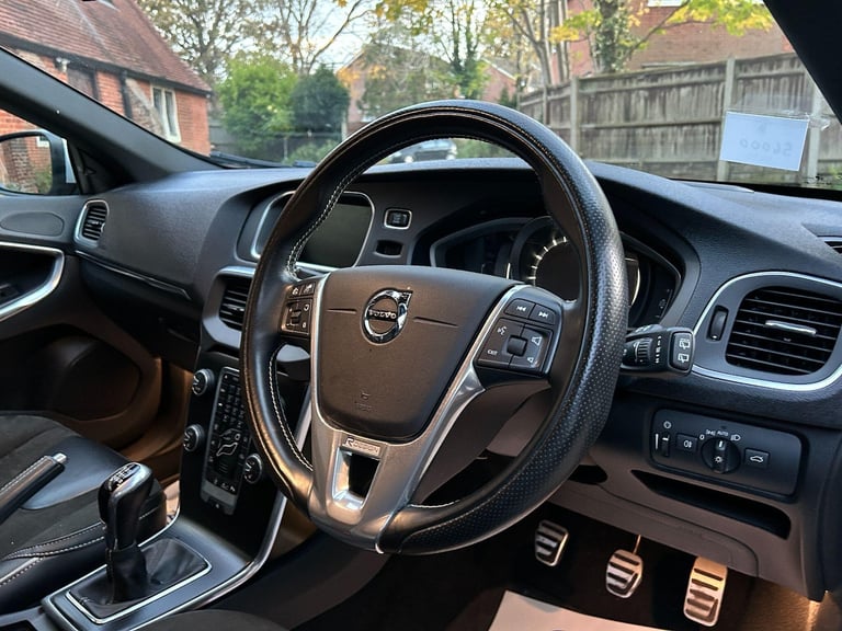 2017 Volvo V40 2.0 T2 R-Design Euro 6 (s/s) 5dr HATCHBACK Petrol Manual