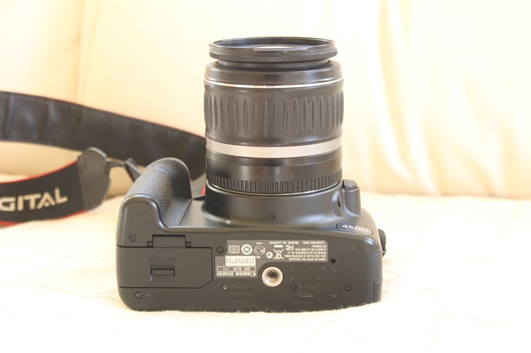 fully working Canon EOS 450D digital camera and Canon Zoom Lens EF-S 18-55mm 1:3.5-5.6 II bundle