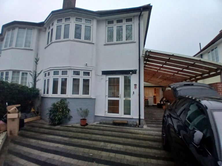 Magnificiant Large Four Bedroom Semi Detached House in Norwood Close to Tulse hill