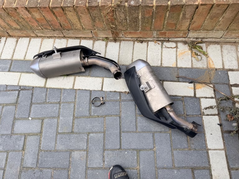 Yamaha YZF-R1 Big Bang Stock Exhaust