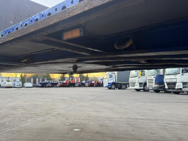 KRONE FLATBED TRI AXLE TRAILER 