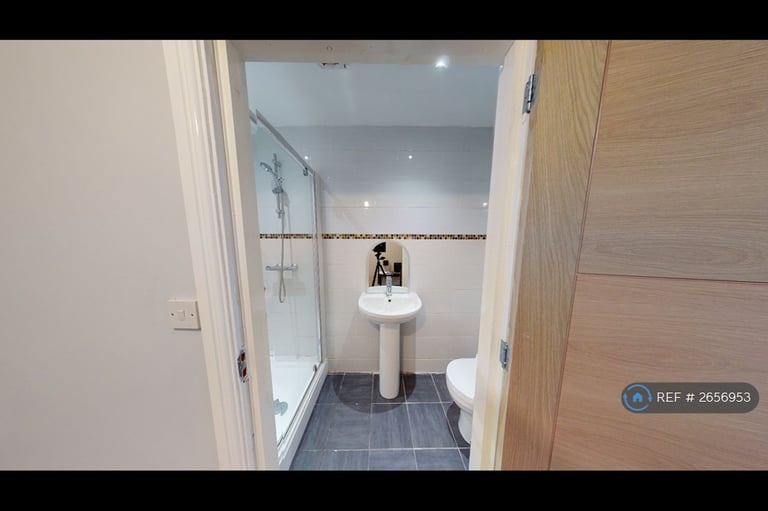 7 bedroom house in Charter Avenue, Coventry, CV4 (7 bed) (#2656953)