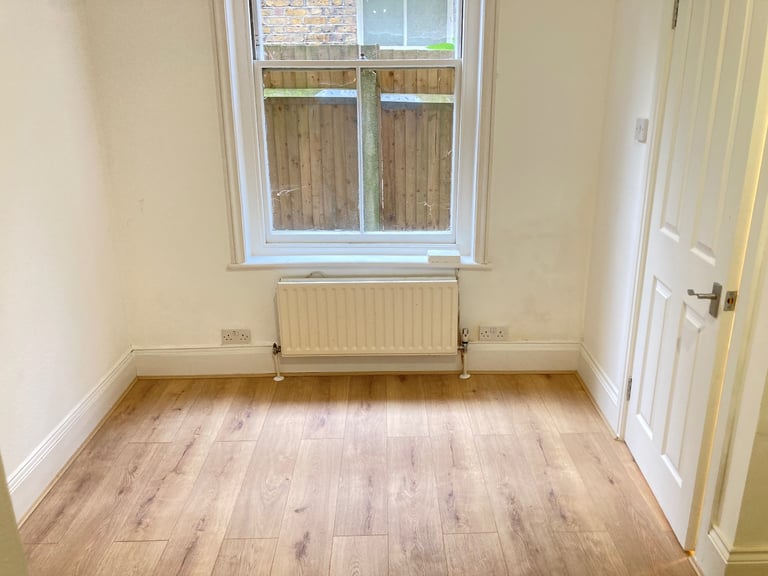 Includes Bills Converted New Ground Studios Shower WC DBedRoomKitchenDineSit VeryNearTubeBusShops