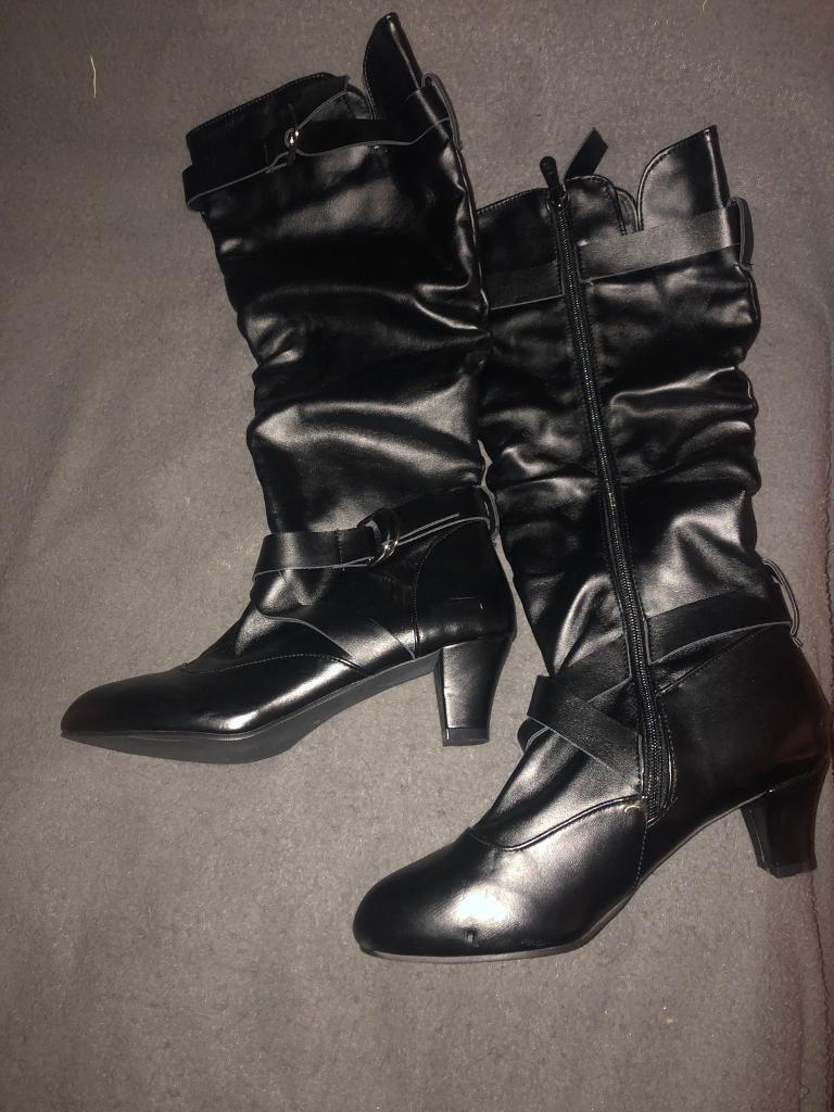 Black boots size 6 