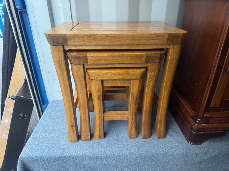 solid oak nest of tables 50 x 35 cm and 51 high