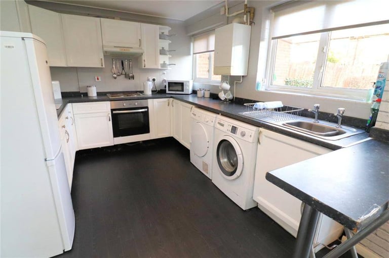 🌈Modern Single Room in Recently Renovated Flat with Garden | Prime Location, E14! 