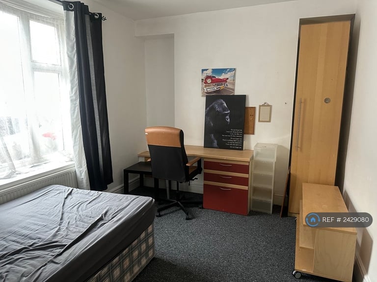 image for 4 bedroom house in Queen Street, Pontypridd, CF37 (4 bed) (#2429080)
