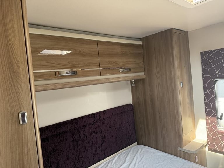 2020 SWIFT Challenger x835 4 Berth fixed island bed