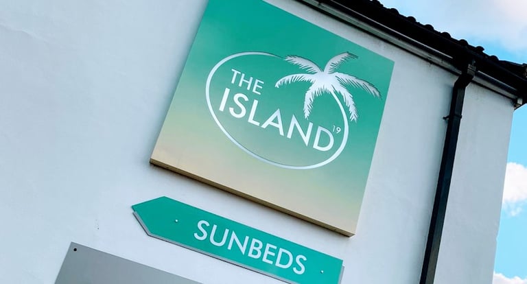 SUNBED SHOP FOR SALE 