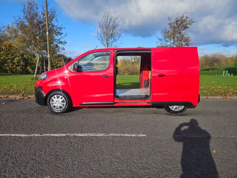 18/ reg Peugeot expert  hdi lwb fsh 1 owner sim vivaro trafic vito custom scudo dispatch ulez comp