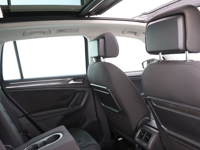 2018 Volkswagen Tiguan 2.0 TDI SEL SUV 5dr Diesel DSG 4Motion Euro 6 (s/s) (150 ps) Diesel Automatic