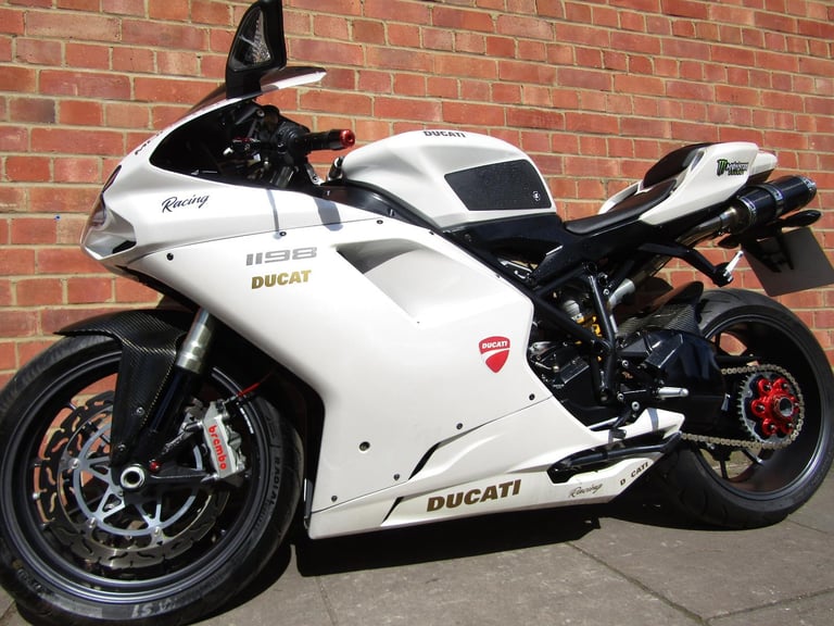 DUCATI 1198 S * PEARL WHITE * REDUCED * LOVELY BIKE * PLATE**EXTRAS**CARBON**