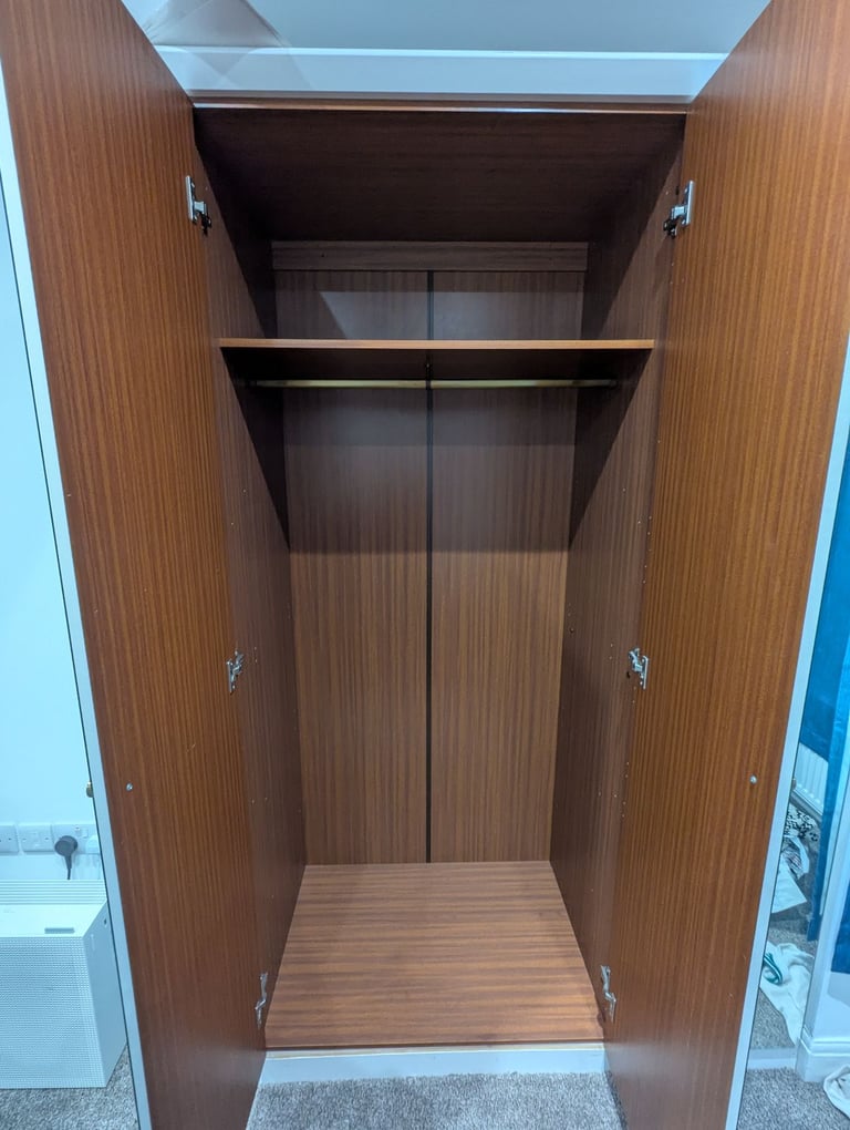 Large Mirrored Wardrobe 2070h x 1330w x 610d