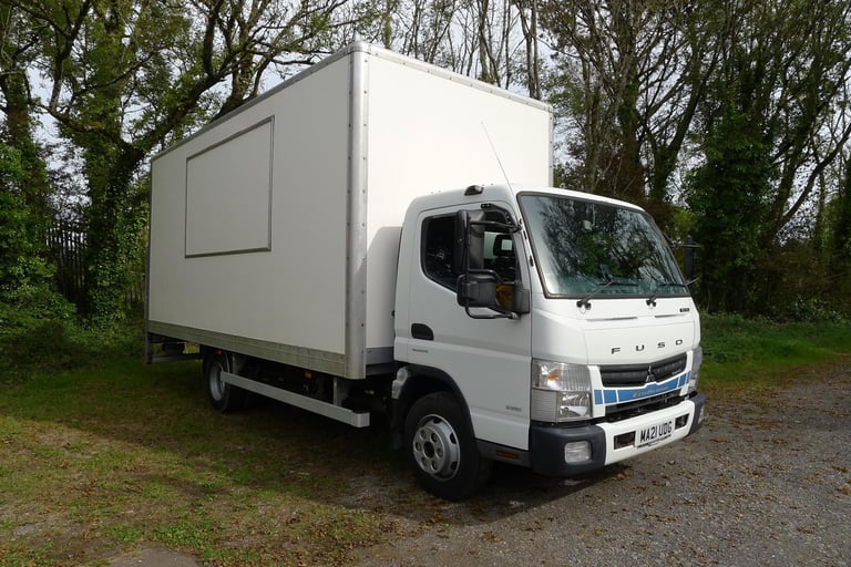 Mitsubishi Canter Fuso 7C15 Eco-Hybrid 18ft Box. Only 23,146km.