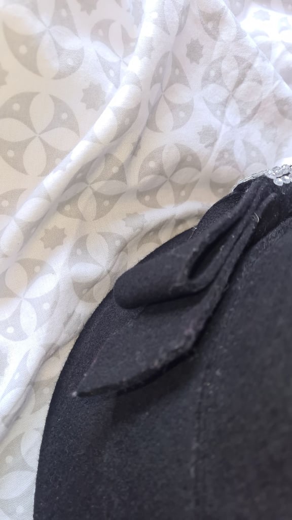 Ladies semi firm/soft hat with bow and decorative faux gems. Xlnt condition uk large