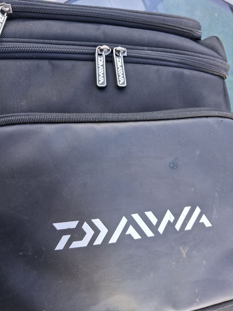 DAIWA FISHING HOLDALL / RUCKSACK - LARGE - AS NEW