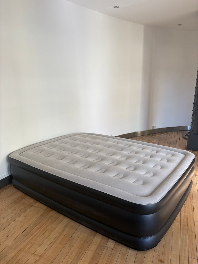 Airefina Self inflatable mattress (new)