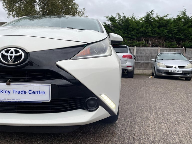  Toyota AYGO 1.0 VVT-i x-play Euro 5 5dr Euro 5 Petrol Manual