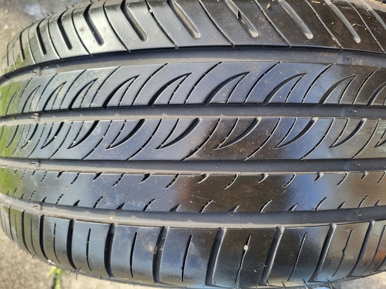 image for 235 40 18 tyre 