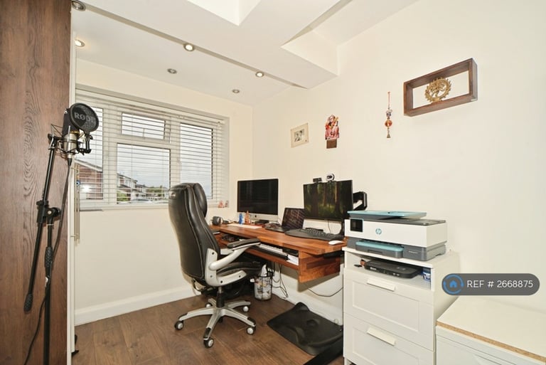 4 bedroom house in Lysander Way, Orpington, BR6 (4 bed) (#2668875)