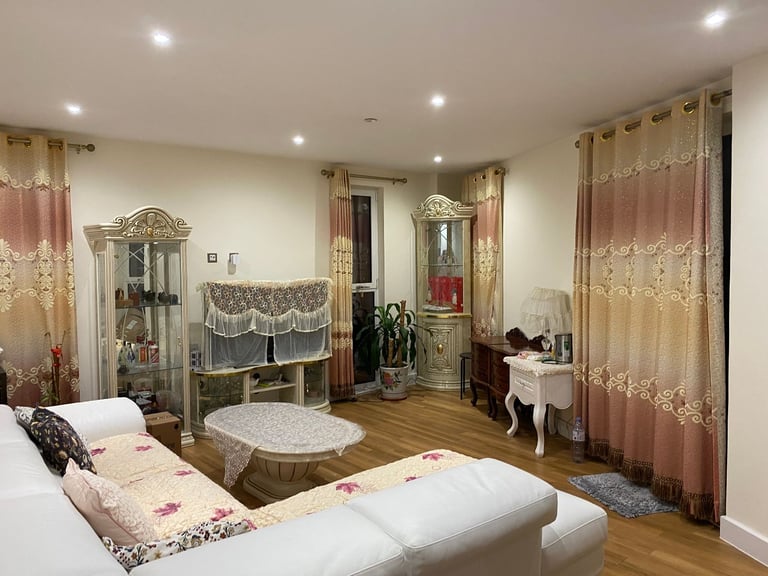   luxury two bed rooms two bathrooms apartment available to rent in Alperton Wembley HA0