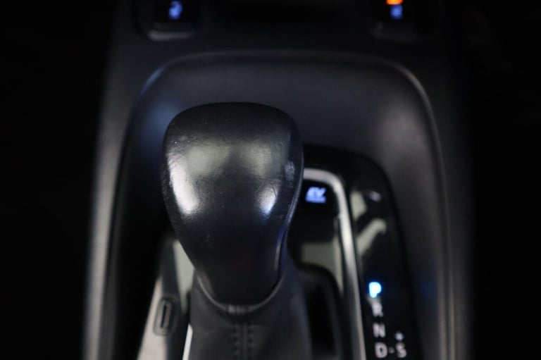2020 Toyota Corolla 2.0 VVT-h Design Touring Sports CVT Euro 6 (s/s) 5dr Estate PETROL/ELECTRIC A...