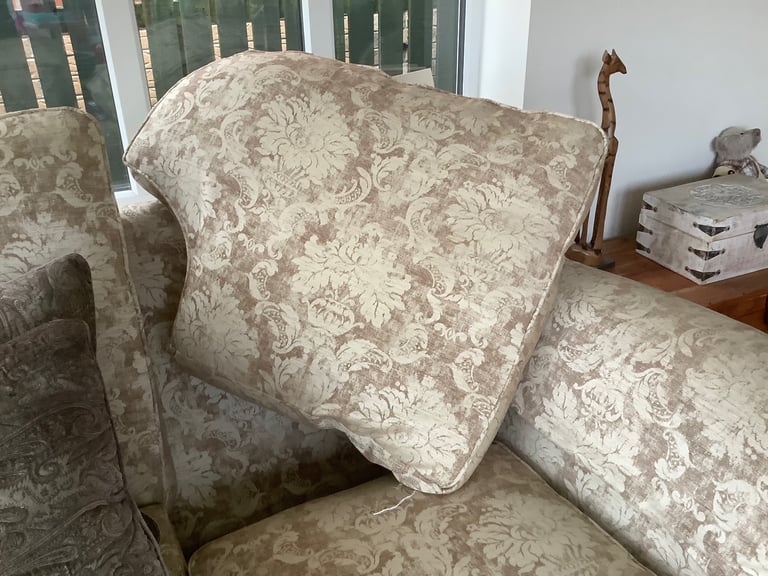 Beautiful Marks & Spencer 2 seat sofa & 2 Chairs