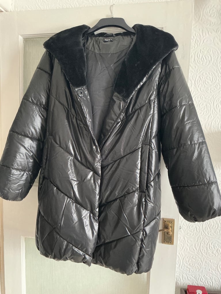 A 3 quarter length puffer coat