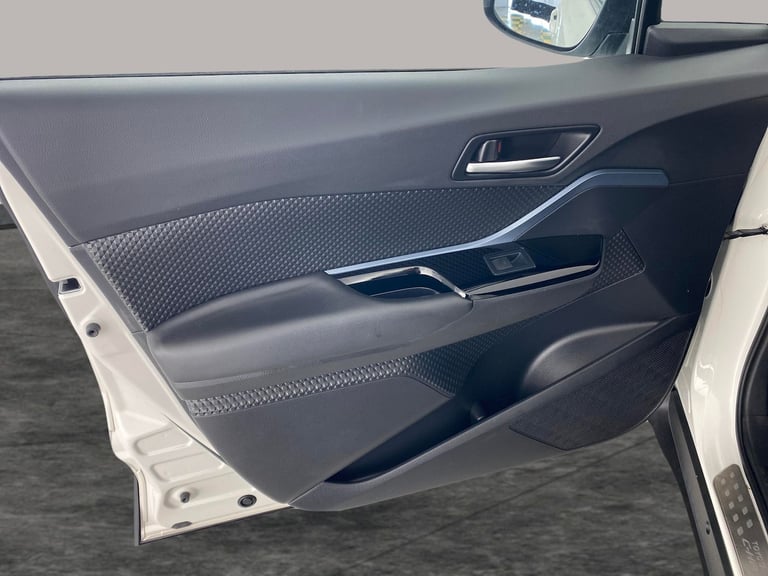 2022 Toyota C-HR 1.8 VVT-h GPF Design SUV 5dr Petrol Hybrid CVT Euro 6 (s/s) (122 ps) - NAV  Suv ...