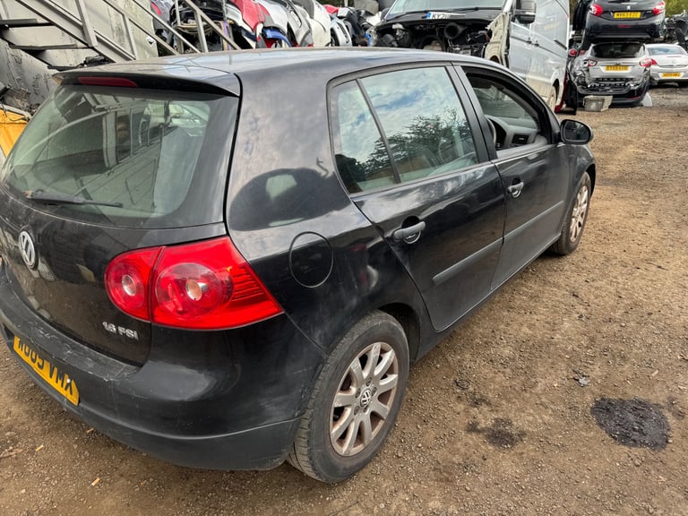 Volkswagen Golf mk5 2.0 tdi 2005 black BREAKING FOR PARTS 