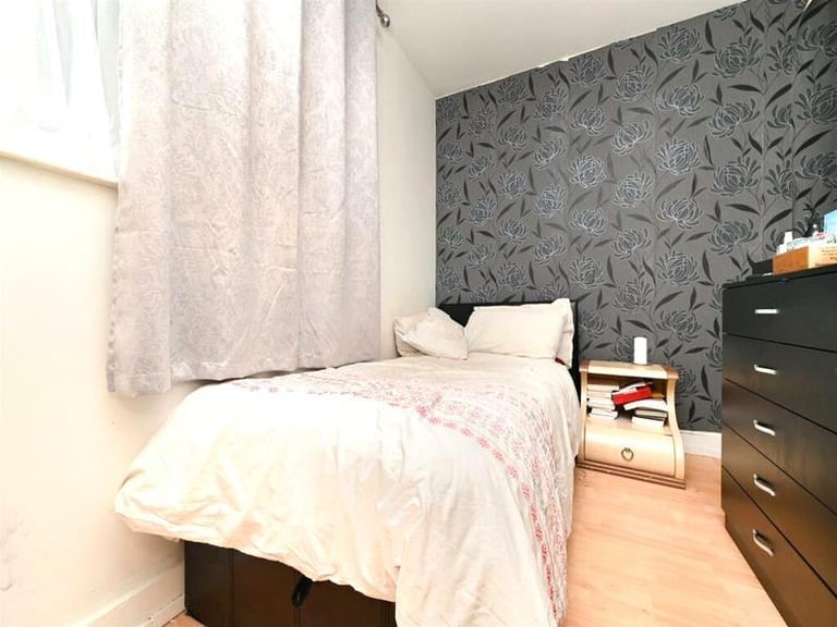 🏠 Bright room available in Seven Sisters for £850 including bills. 